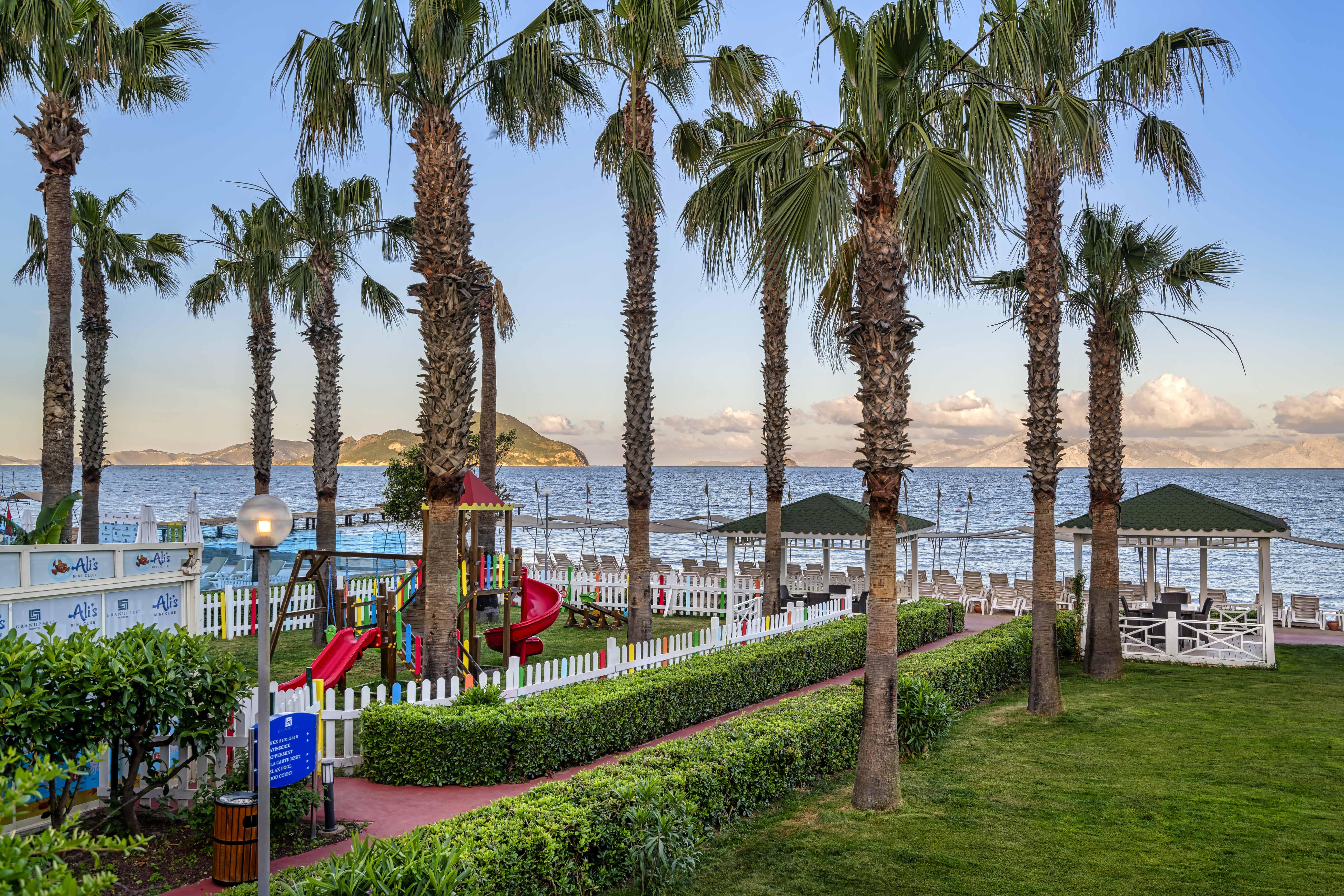 Azure By Yelken Hotel Turgutreis Bagian luar foto